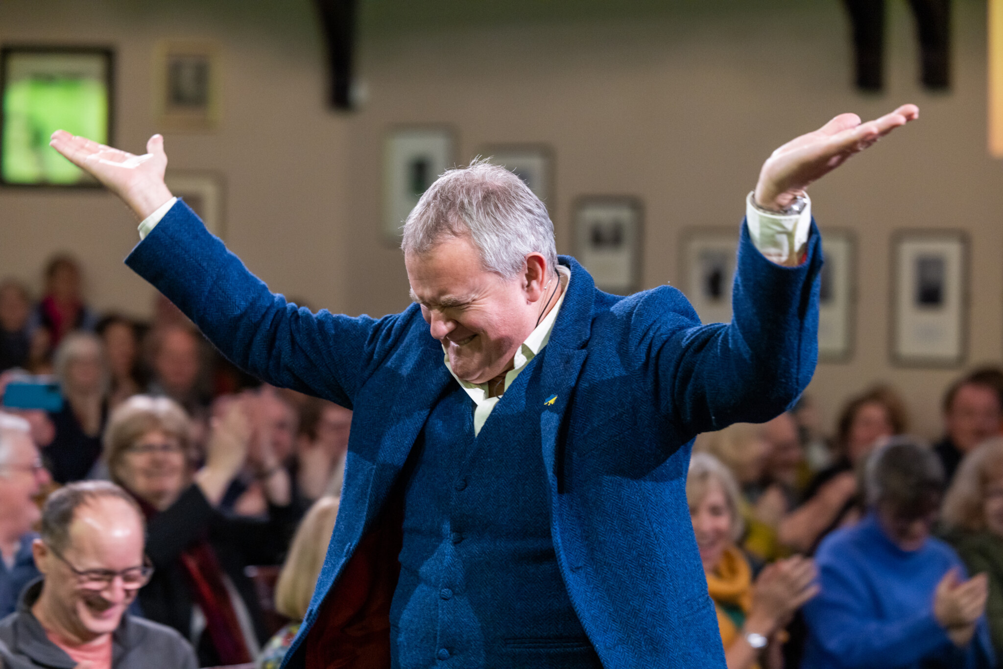Hugh Bonneville hands up